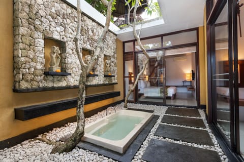 Deluxe Villa, 1 Bedroom, Private Pool | Private spa tub