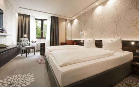 Comfort Double Room | Hypo-allergenic bedding, free minibar, in-room safe, desk