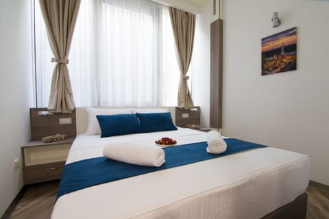 Deluxe Double Room | Premium bedding, minibar, in-room safe, desk