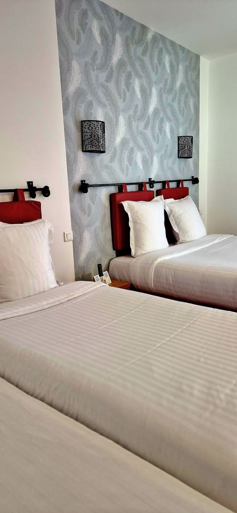 Premium bedding, desk, soundproofing, free WiFi