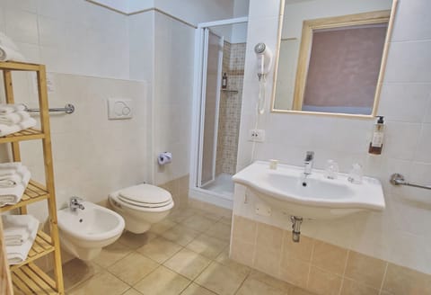 Comfort Room | Bathroom | Shower, rainfall showerhead, free toiletries, hair dryer