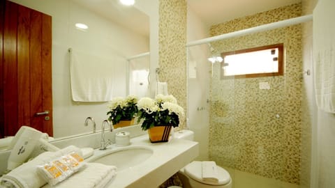 Superior Room | Bathroom | Shower, hair dryer, towels