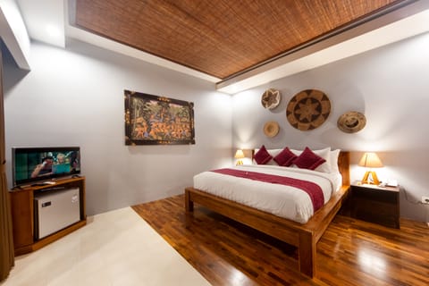 Six Bedroom Private Pool Villa | In-room safe, desk, laptop workspace, free WiFi