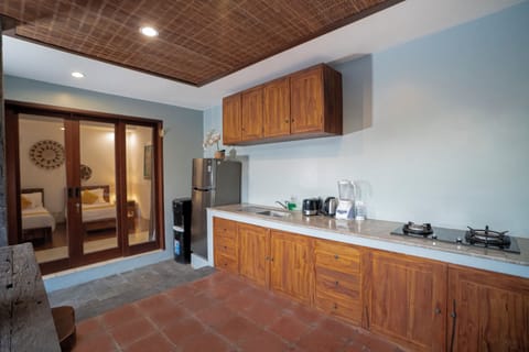 Fridge, microwave, stovetop, electric kettle