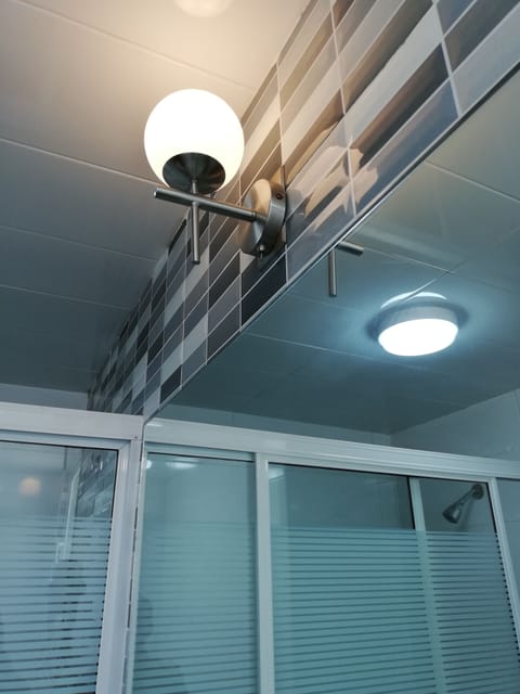 Standard Twin Room | Bathroom shower