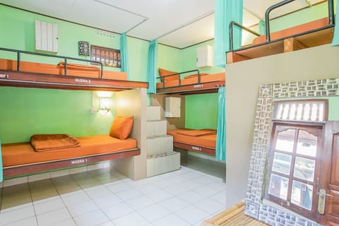 Standard 6-Bed Mixed Dormitory Room | Free WiFi, bed sheets