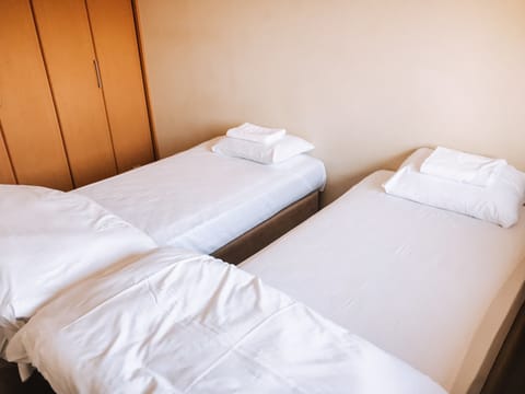 Apartment, Mountain View | 2 bedrooms, iron/ironing board, WiFi (free)