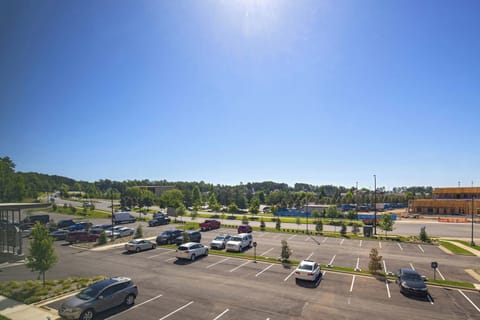 Desk, laptop workspace, soundproofing, free WiFi