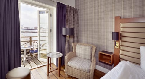 Superior Queen with Balcony | Desk, laptop workspace, iron/ironing board, bed sheets