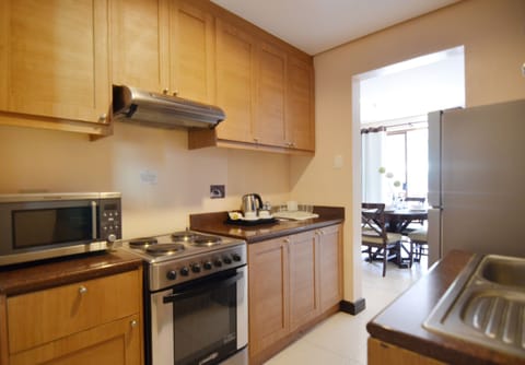 One Bedroom Superior | Private kitchenette | Fridge, microwave, oven, stovetop