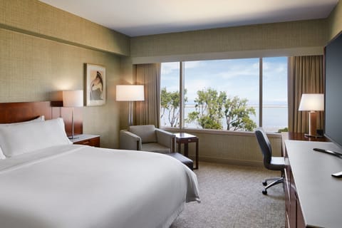 Premium Room, 1 King Bed, Bay View | Premium bedding, pillowtop beds, in-room safe, desk