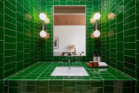 Room, 1 King Bed | Bathroom | Rainfall showerhead, hair dryer, bathrobes, towels