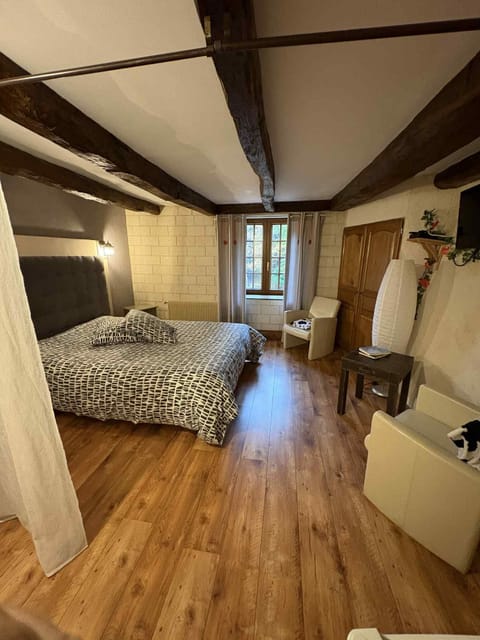 Double Room | Minibar, desk, iron/ironing board, free WiFi