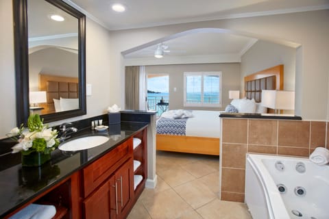 Suite, 1 Bedroom | Pillowtop beds, in-room safe, desk, blackout drapes