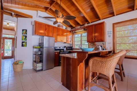 Luxury Condo (Coral Bay Villas - Eagle Ray Suite) | In-room safe, individually decorated, individually furnished