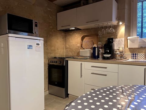 Romantic Cottage, Garden View (Le Pigeonnier de Gondière) | Private kitchen