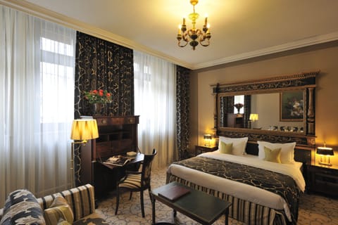 Classic Double Room | 1 bedroom, premium bedding, minibar, in-room safe