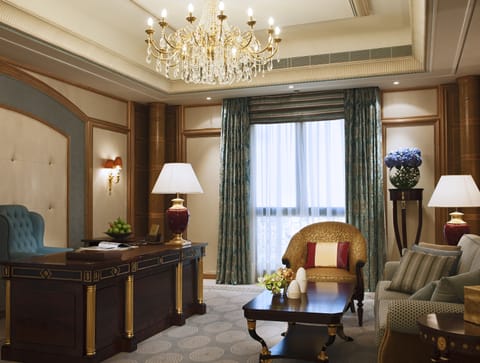 Royal Suite, 2 Bedrooms, Corner | In-room business center