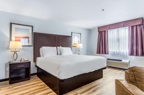 Suite, Multiple Beds (1 King Bed 1 Queen Bed) | Desk, blackout drapes, free WiFi, bed sheets