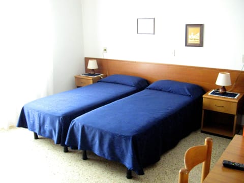 Double or Twin Room, Ensuite | Desk, free WiFi, bed sheets