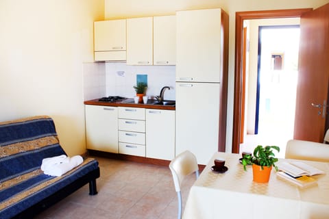 Economy Studio | Private kitchenette | Fridge, stovetop, espresso maker, electric kettle