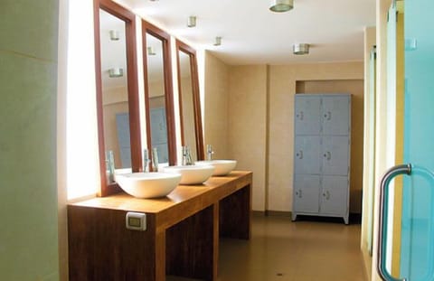 Sauna, spa tub, steam room, body treatments, mud baths, hydrotherapy