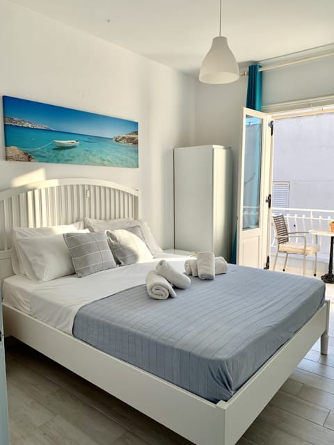 Double or Twin Room, Partial Sea View | 1 bedroom, desk, blackout drapes, soundproofing