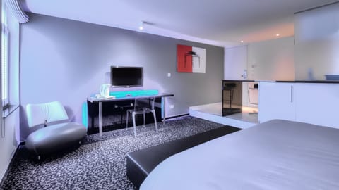 Standard Apartment, Kitchen | Premium bedding, minibar, in-room safe, individually furnished