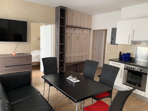 Standard Apartment, 2 Bedrooms, Balcony | In-room dining