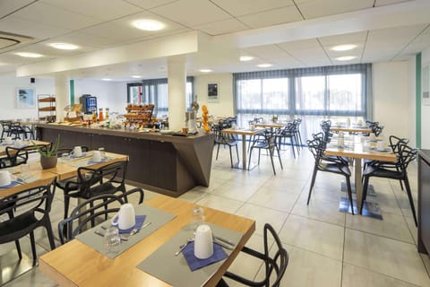 Daily buffet breakfast (EUR 14 per person)