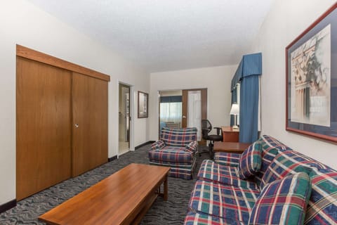 Superior Suite, 1 King Bed, Non Smoking | Pillowtop beds, in-room safe, desk, laptop workspace