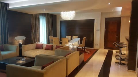 Presidential Suite, 1 Bedroom, City View | Minibar, in-room safe, desk, laptop workspace