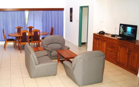 Executive Apartment, 1 Bedroom, Kitchen, Pool View | Living area | 50-cm flat-screen TV with cable channels, TV