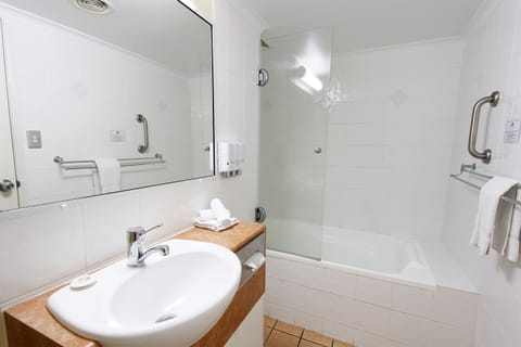 Family Studio | Bathroom | Free toiletries, hair dryer, towels