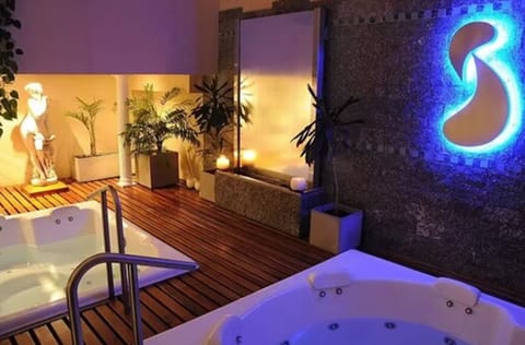 Couples treatment rooms, body treatments, hydrotherapy, aromatherapy