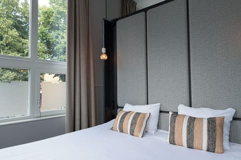 Luxury Studio Suite | Memory foam beds, in-room safe, desk, laptop workspace