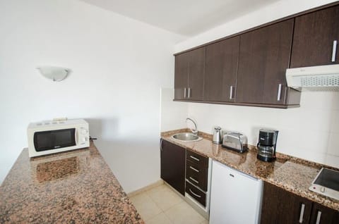 Apartment, 2 Bedrooms (4 adults) | Private kitchen | Full-size fridge, microwave, stovetop, coffee/tea maker