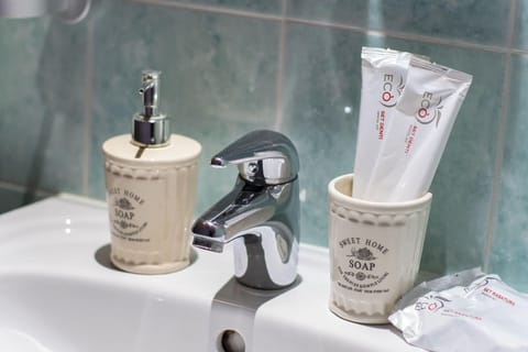 Comfort Double Room, 1 Bedroom, Private Bathroom | Bathroom | Shower, free toiletries, hair dryer, bidet