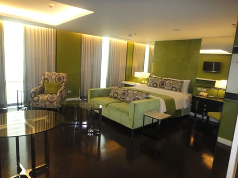 Executive Suite, 1 King Bed, City View | Minibar, in-room safe, individually decorated, desk