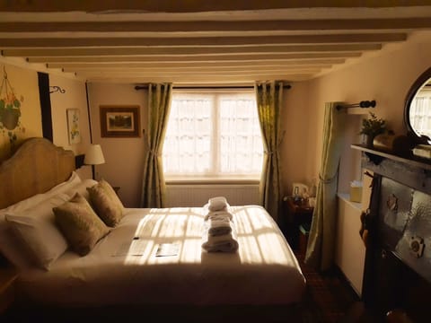 Historic Double Room | Hypo-allergenic bedding, individually decorated, individually furnished