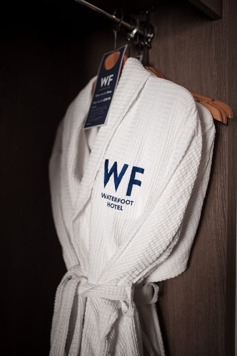 Premium bedding, in-room safe, desk, iron/ironing board