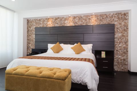 Presidential Suite | Premium bedding, down comforters, memory foam beds, minibar