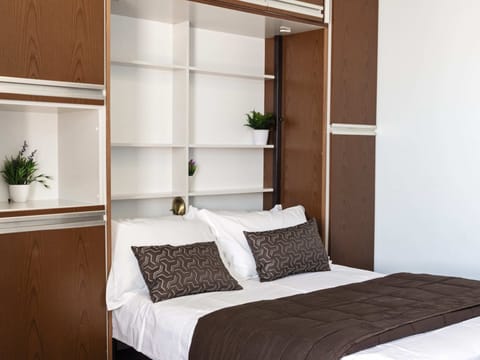 Double or Twin Room, Lake View | Frette Italian sheets, pillowtop beds, in-room safe, desk