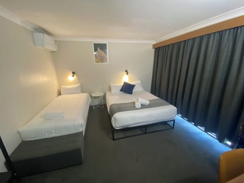 Twin Room | In-room safe, desk, iron/ironing board, free WiFi