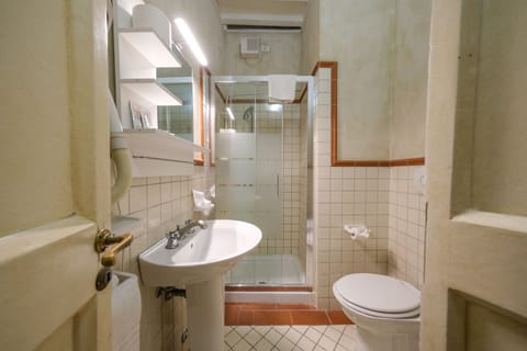 Standard Double Room | Bathroom | Shower, hair dryer, bidet, towels