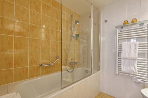 Superior Room, 1 King Bed, Non Smoking | Bathroom | Shower, hydromassage showerhead, towels, soap