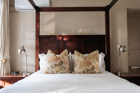 Standard Room | Egyptian cotton sheets, premium bedding, pillowtop beds, minibar