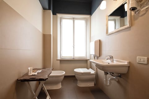 Classic Double Room, City View | Bathroom | Designer toiletries, hair dryer, slippers, bidet