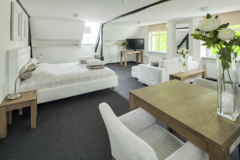 Honeymoon Suite, Jetted Tub | Down comforters, in-room safe, individually decorated