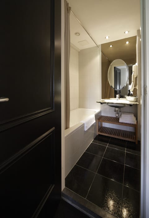 Double Room | Bathroom | Hair dryer, towels